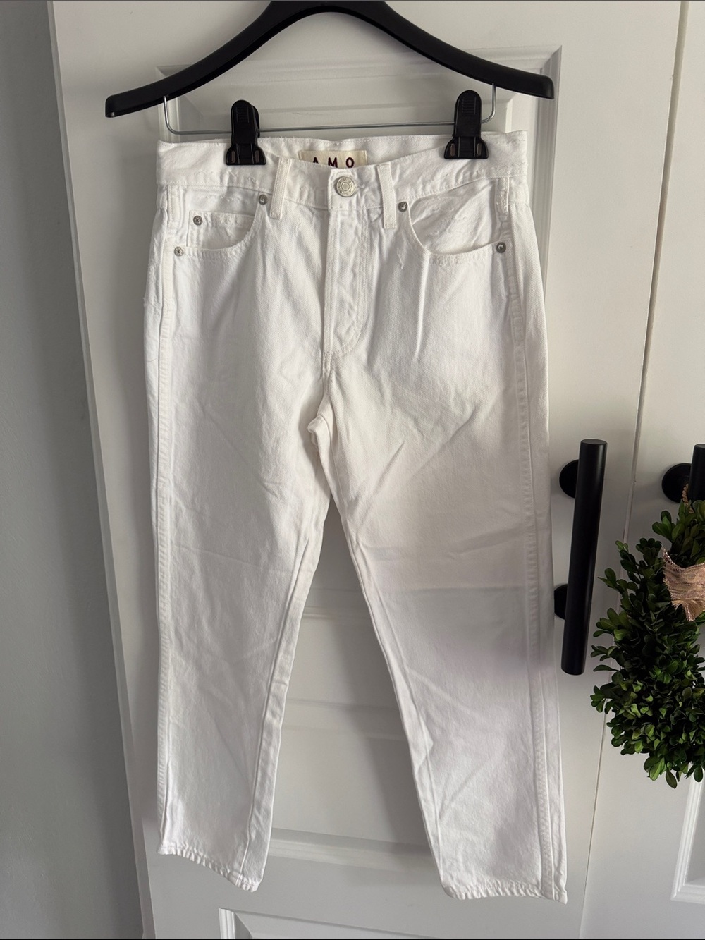 AMO White Straight-Leg crop Jeans size 25